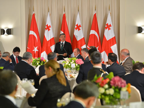 Gürcistan Cumhurbaşkanı Margvelashvili’den Cumhurbaşkanı Gül Onuruna Akşam Yemeği